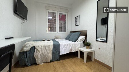 Room 10 guests, with air conditioning