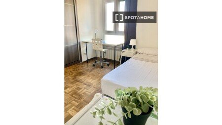 Room 12 guests, with wifi