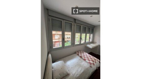 Room 2 guests, with air conditioning