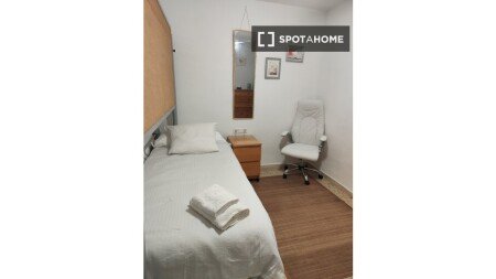Room 6 guests, with wifi