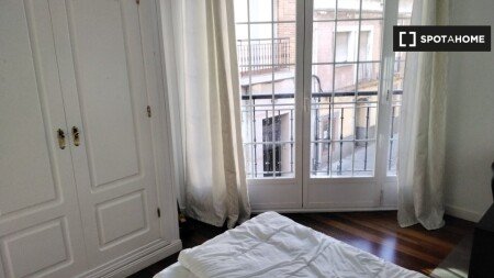 Room 6 guests, with air conditioning