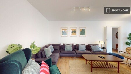 Room 28 guests, with air conditioning