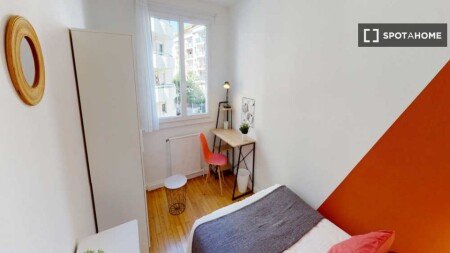 Room 8 guests, with wifi