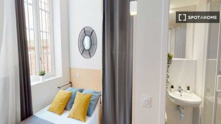 Room 8 guests, with wifi