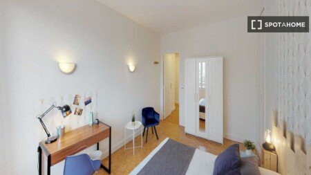 Room 12 guests, with wifi