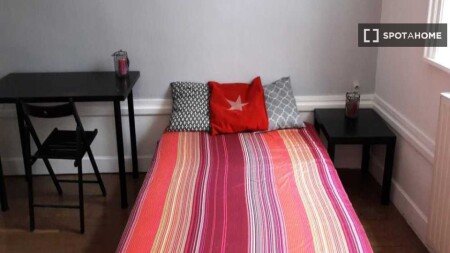 Room 8 guests, with wifi