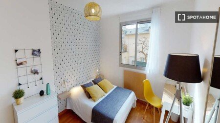 Room 8 guests, with wifi