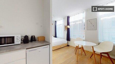 Room 48 guests, with air conditioning