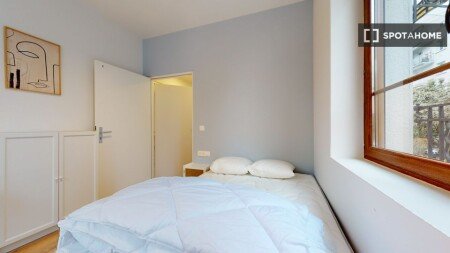 Room 76 guests, with air conditioning