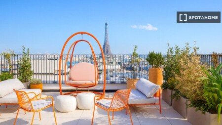 Room 48 guests, with air conditioning