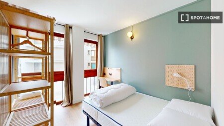 Room 28 guests, with air conditioning