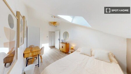 Room 34 guests, with air conditioning