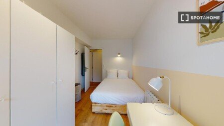 Room 26 guests, with air conditioning