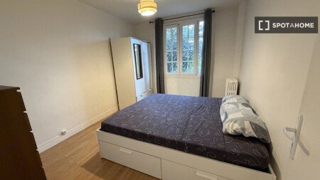 Room 6 guests, with air conditioning