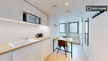 Habitación 24 huéspedes, con aire acondicionado