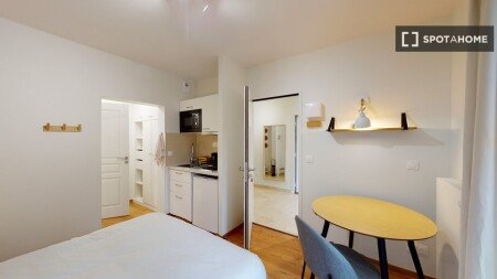 Room 22 guests, with air conditioning
