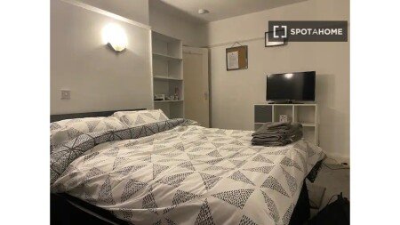 Room 8 guests, with wifi