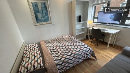 Room 8 guests, with air conditioning