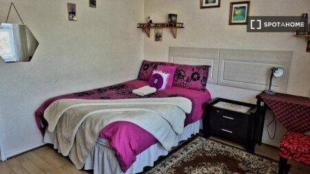 Room 6 guests, with air conditioning