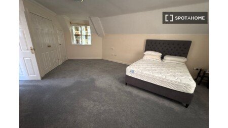Room 2 guests, with air conditioning
