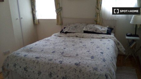 Room 4 guests, with air conditioning