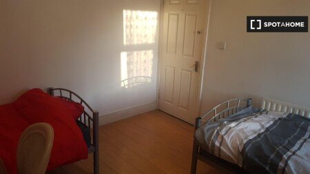 Chambre 14 voyageurs, avec wifi