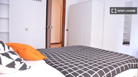 Chambre 12 voyageurs, avec climatisation