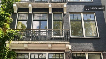 Apartment with air conditioning