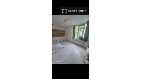Room 2 guests, with air conditioning
