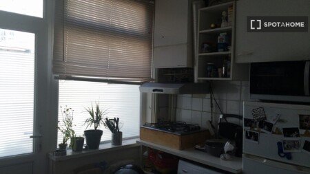 Room 8 guests, with wifi