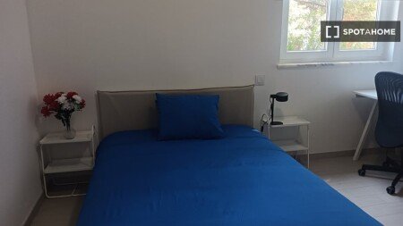 Room 10 guests, with air conditioning