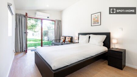 Room 4 guests, with air conditioning