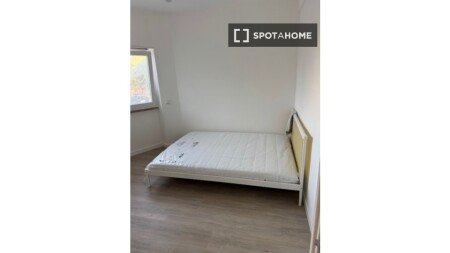 Room 4 guests, with air conditioning