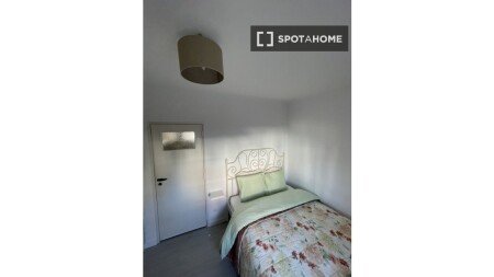 Room 2 guests, with air conditioning
