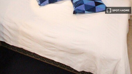 Room 2 guests, with air conditioning