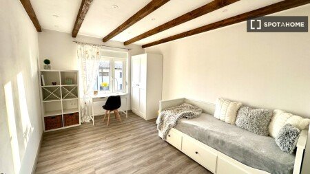Room 6 guests, with air conditioning