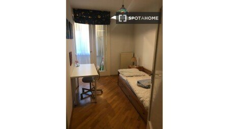 Room 4 guests, with air conditioning