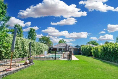 House 4 bedrooms, with pool