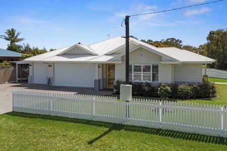 House 3 bedrooms, with pool