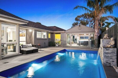 House 4 bedrooms, with pool