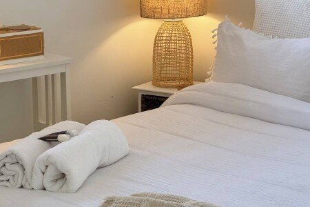 Bed and breakfast 1 bedroom, with pool