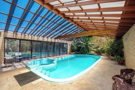 House 4 bedrooms, with pool