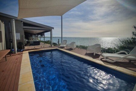 House 4 bedrooms, with pool