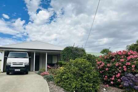 House 3 bedrooms, with pool