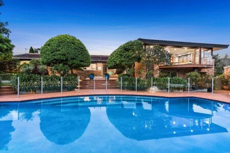 House 6 bedrooms, with pool