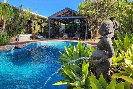 House 2 bedrooms, with pool