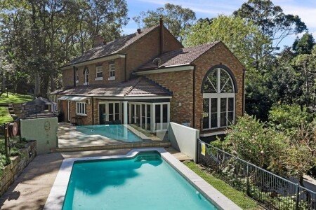 House 6 bedrooms, with pool