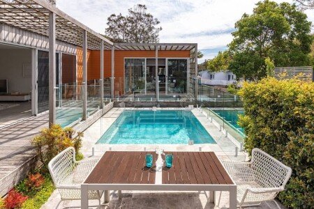 House 4 bedrooms, with pool