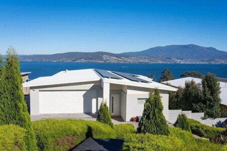 House 4 bedrooms, with pool