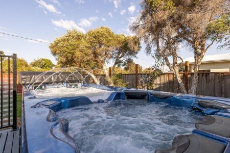 House 4 bedrooms, with jacuzzi